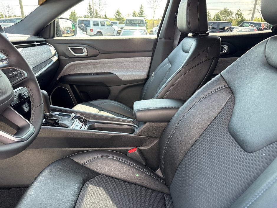 2025 Jeep Compass North Demo deal