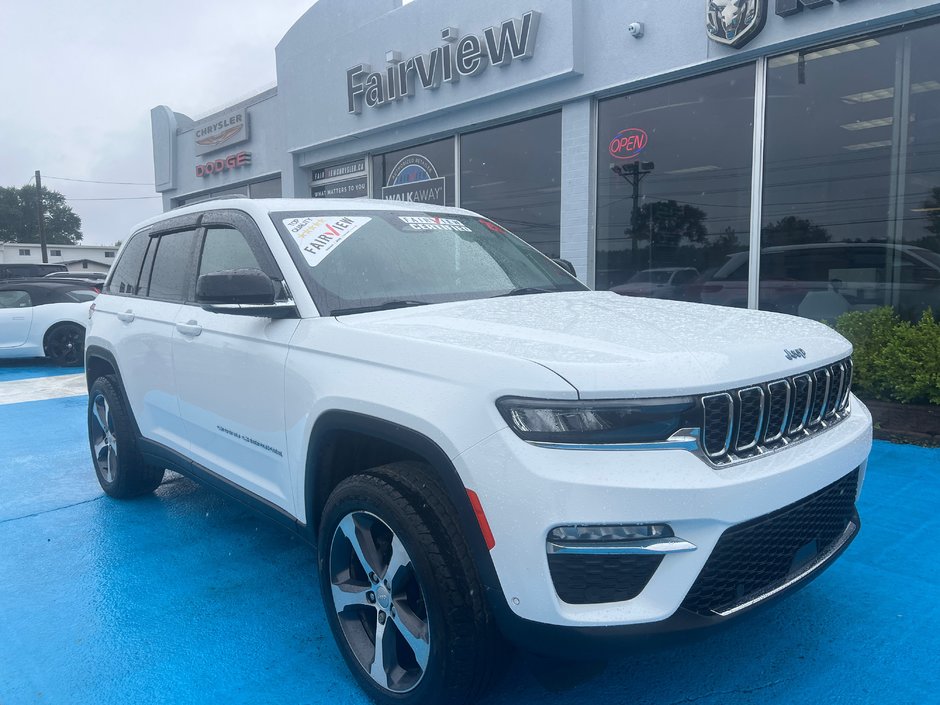 2023 Jeep Grand Cherokee 4xe  Loaded up with entertainment package panoramic roof package