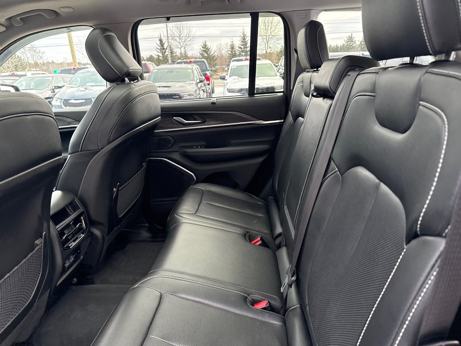 2023 Jeep Grand Cherokee 4xe Limited Loaded charging station, cool seating, heated seats, entertainment group panoramic roof