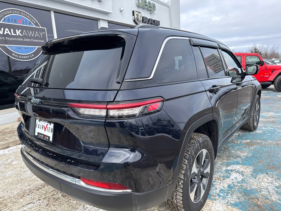 2023 Jeep Grand Cherokee 4xe Limited Loaded charging station, cool seating, heated seats, entertainment group panoramic roof