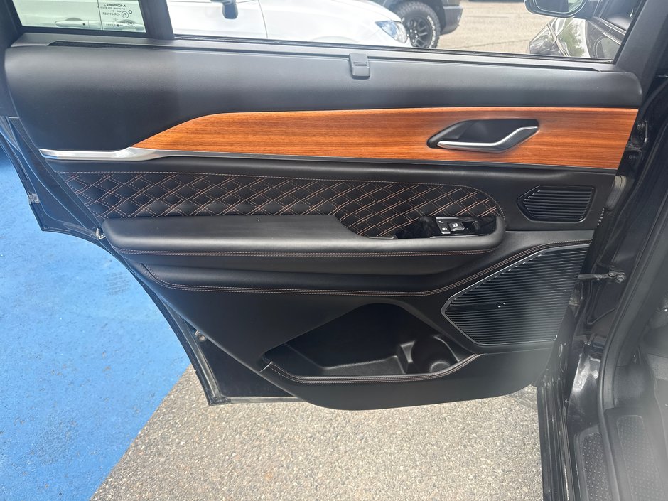 2021 Jeep Grand Cherokee L Summit with  5.7 Hemi McIntosh audio system, event, safety group, McIntosh audio system cool seating massage seating