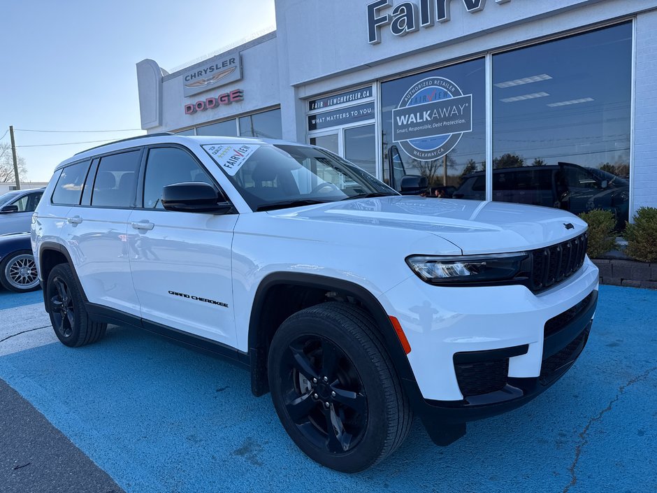 2023 Jeep Grand Cherokee L Altitude Seven passenger with leather wrap sunroof
