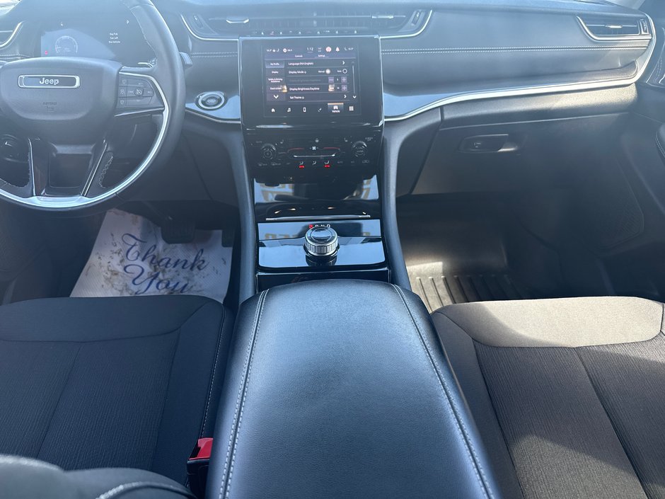 2023 Jeep Grand Cherokee L Laredo Amazing condition heated seats heated wheel, Apple CarPlay