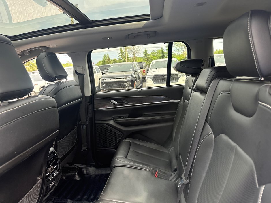 2023 Jeep Grand Cherokee L Limited New tires, new brake brakes, two year safety full panoramic roof