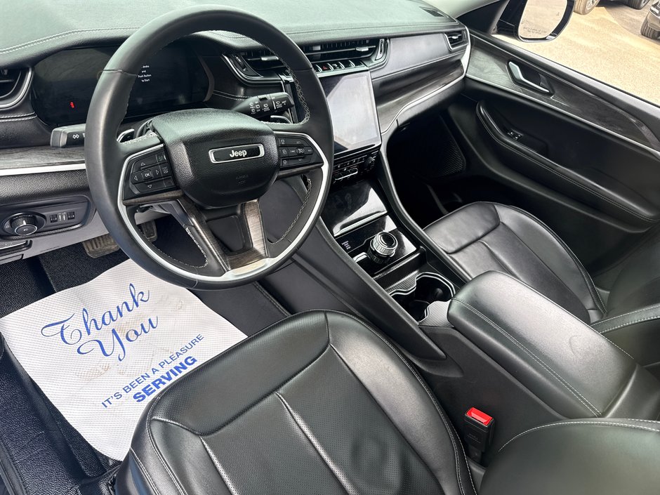 2023 Jeep Grand Cherokee L Limited New tires, new brake brakes, two year safety full panoramic roof