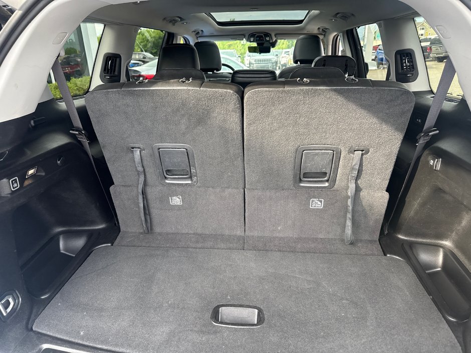 2023 Jeep Grand Cherokee L Limited New tires, new brake brakes, two year safety full panoramic roof