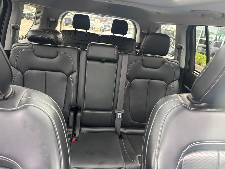 2023 Jeep Grand Cherokee L Limited New tires, new brake brakes, two year safety full panoramic roof