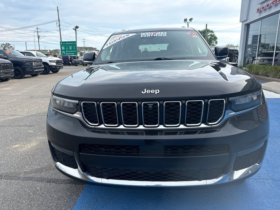 2023 Jeep Grand Cherokee L Limited New tires, new brake brakes, two year safety full panoramic roof