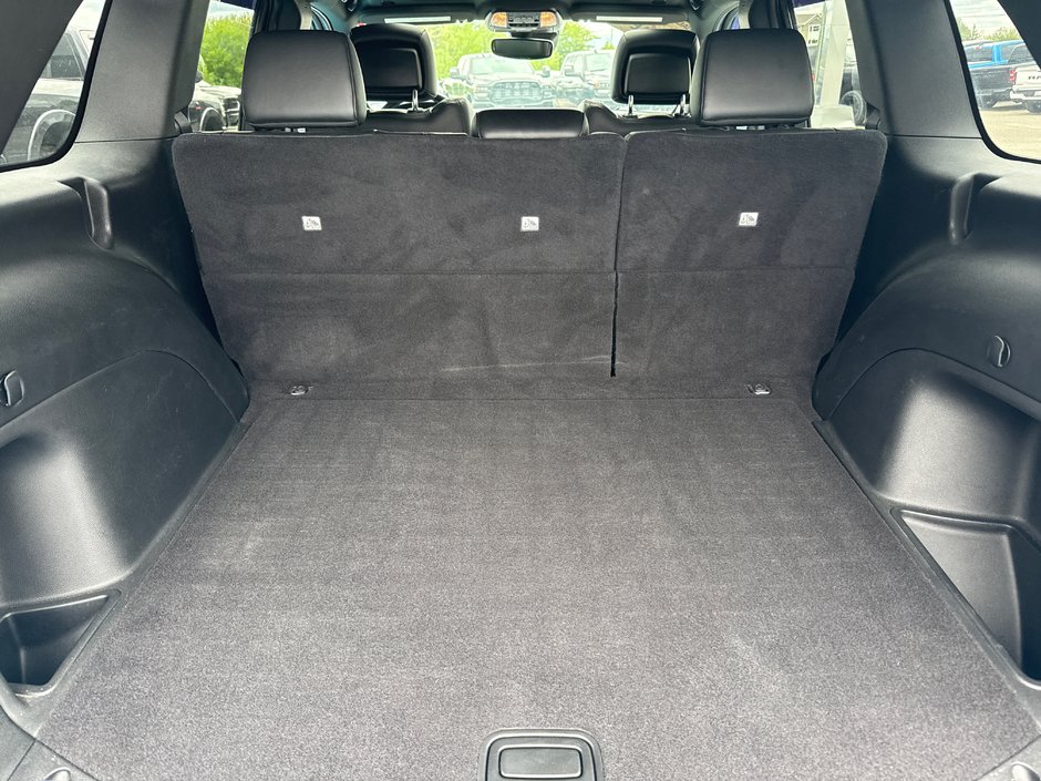 2021 Jeep Grand Cherokee Altitude Upgraded tires, sun and sand group navigation event safety group