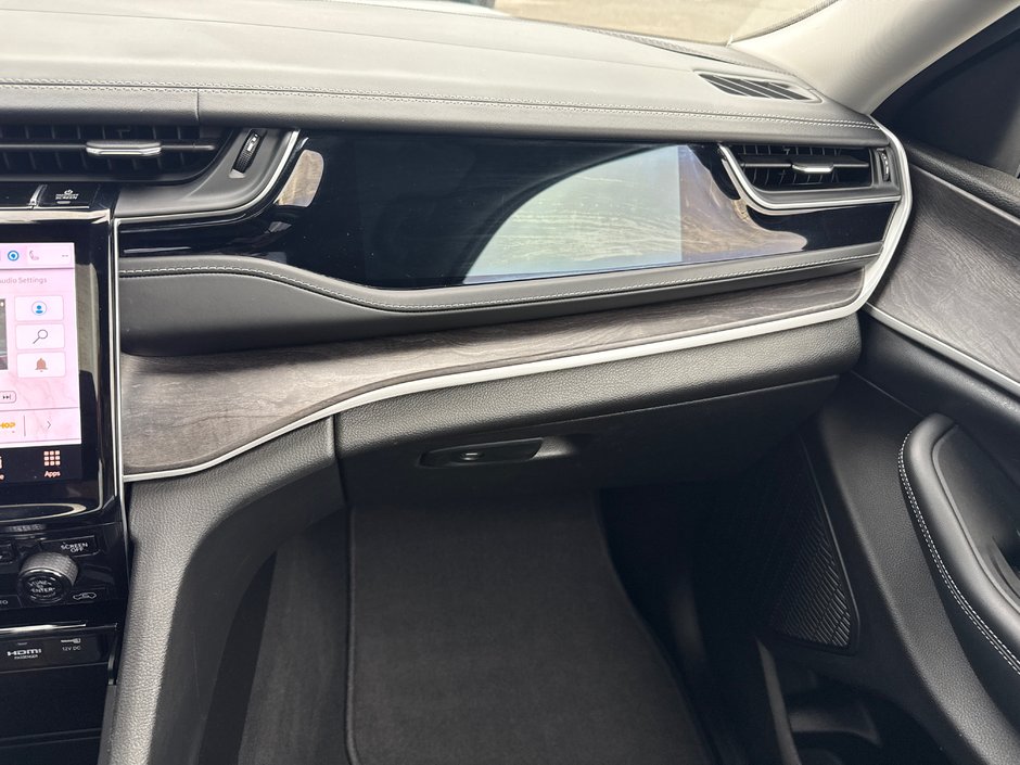 2023 Jeep Grand Cherokee Limited Fully loaded panoramic sunroof, three TVs, leather, etc.