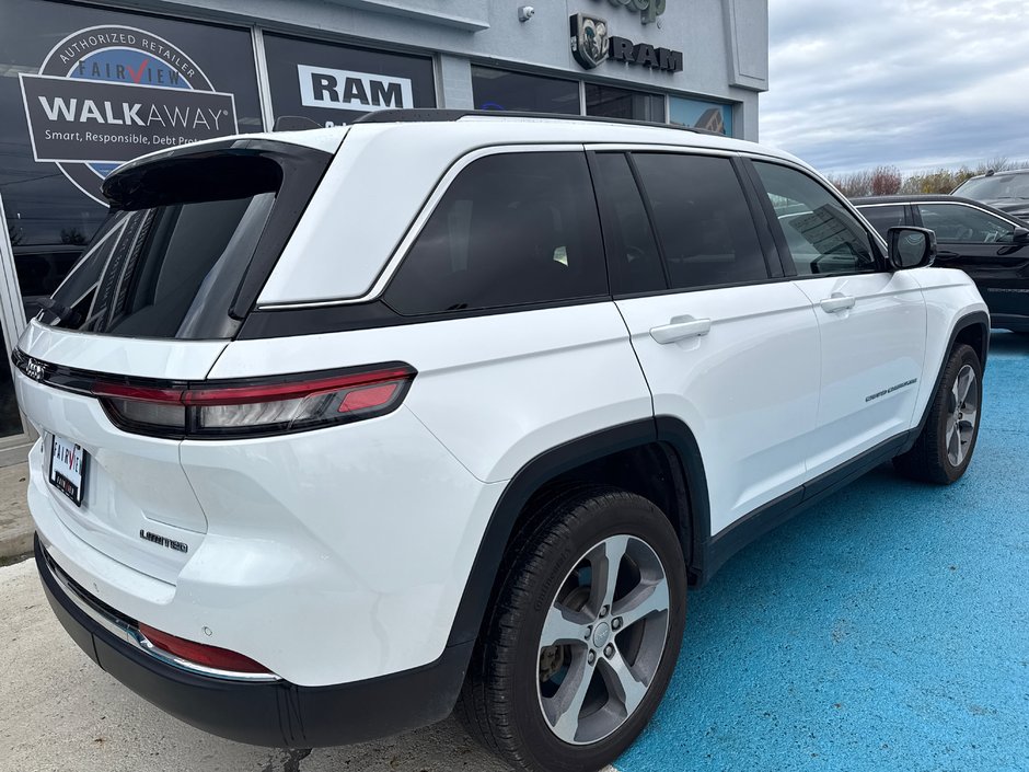 2023 Jeep Grand Cherokee Limited Fully loaded panoramic sunroof, three TVs, leather, etc.
