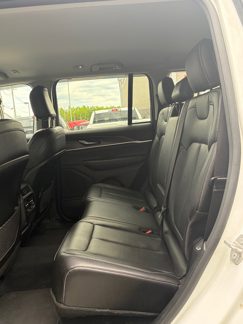 2023 Jeep GRAND CHEROKEE LIMITED