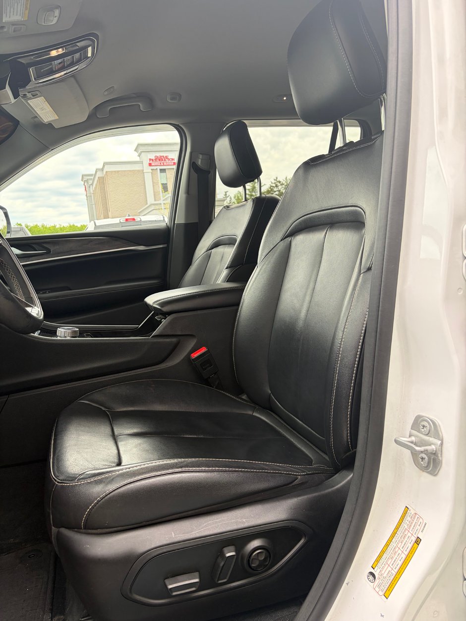 2023 Jeep GRAND CHEROKEE LIMITED