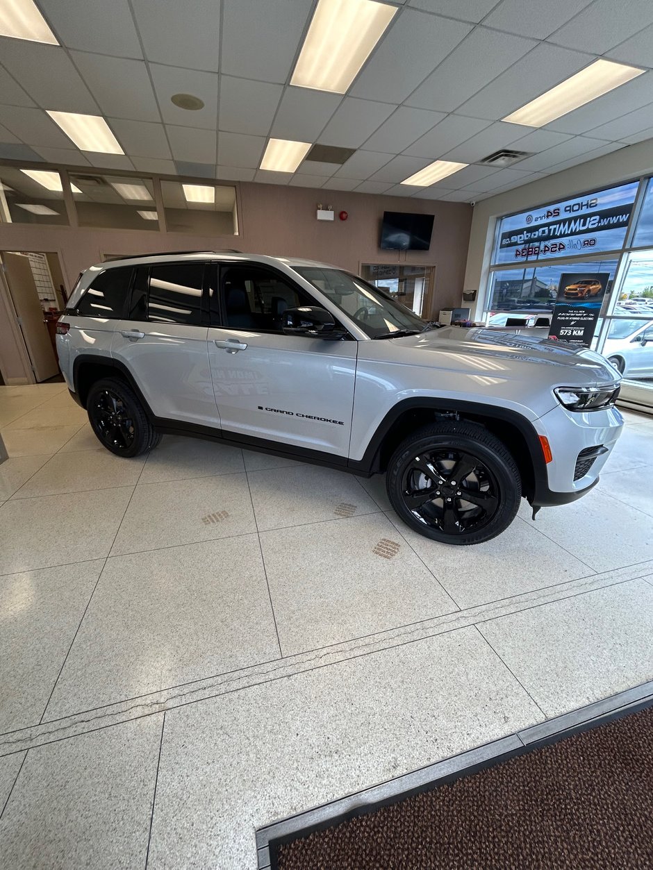 Jeep Grand Cherokee ALTITUDE 2024