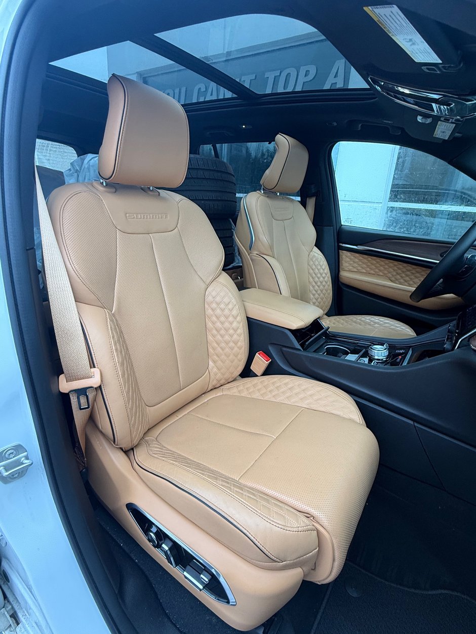 2024 Jeep GRAND CHEROKEE SUMMIT