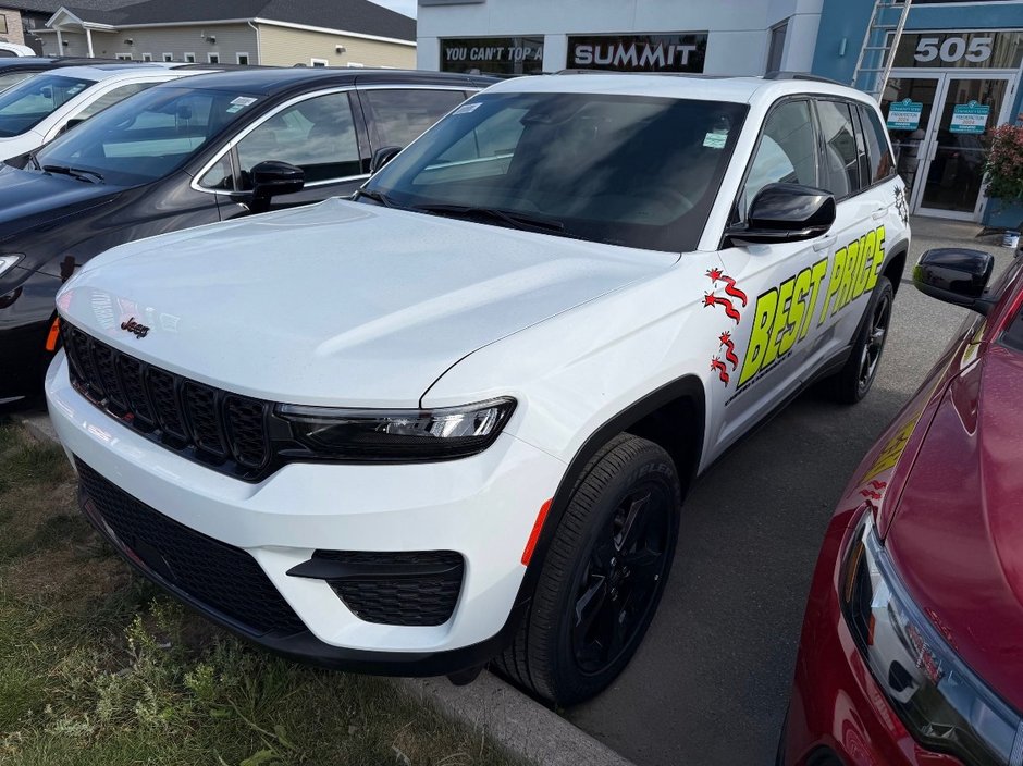 2025 Jeep GRAND CHEROKEE LAREDO ALTITUDE