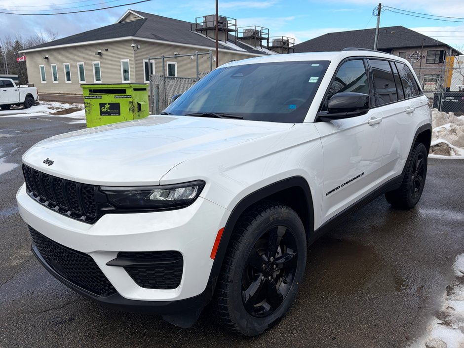 2025 Jeep GRAND CHEROKEE ALTITUDE