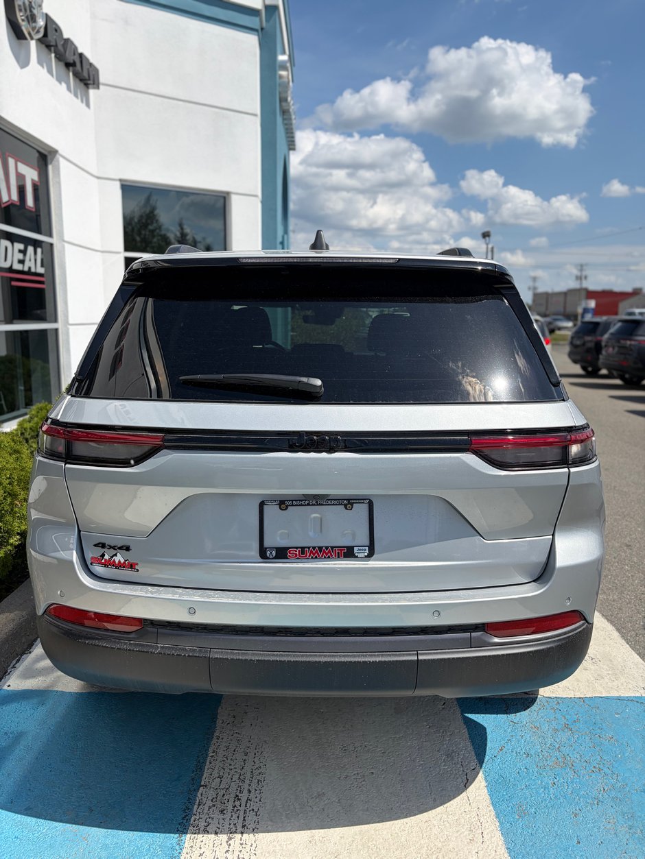 2026 Jeep Grand Cherokee ALTITUDE
