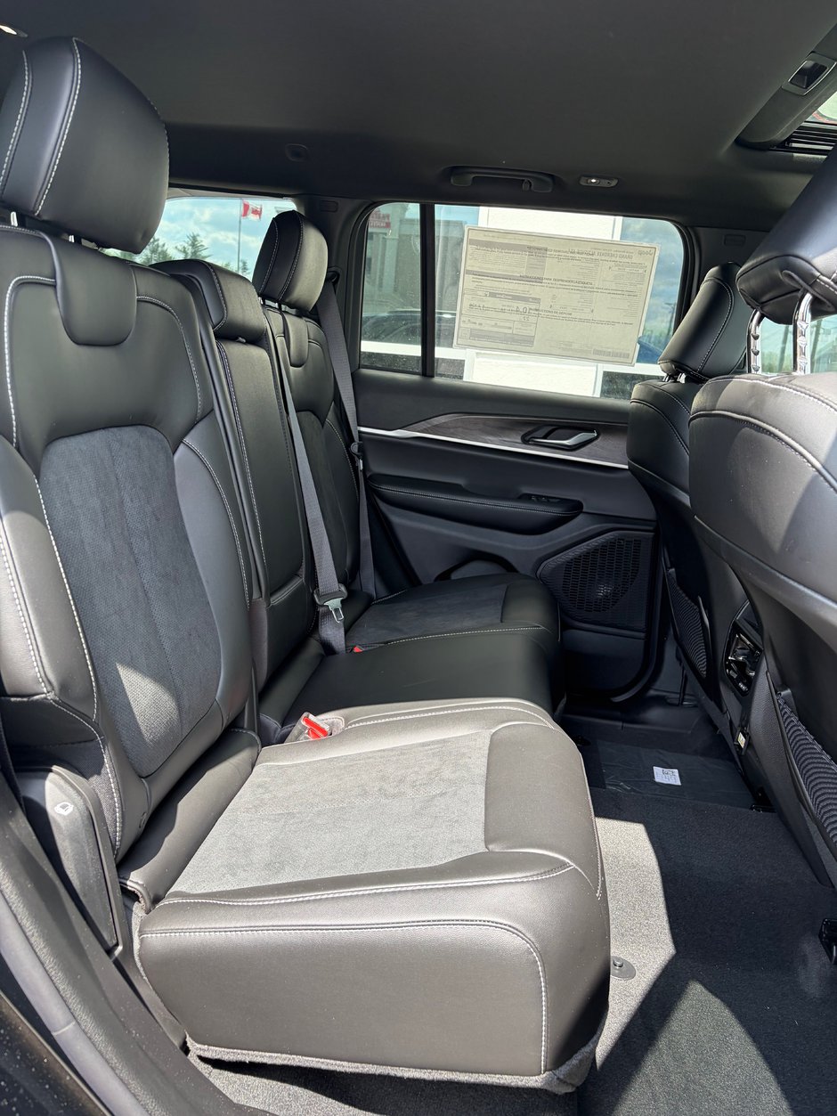 2026 Jeep Grand Cherokee ALTITUDE