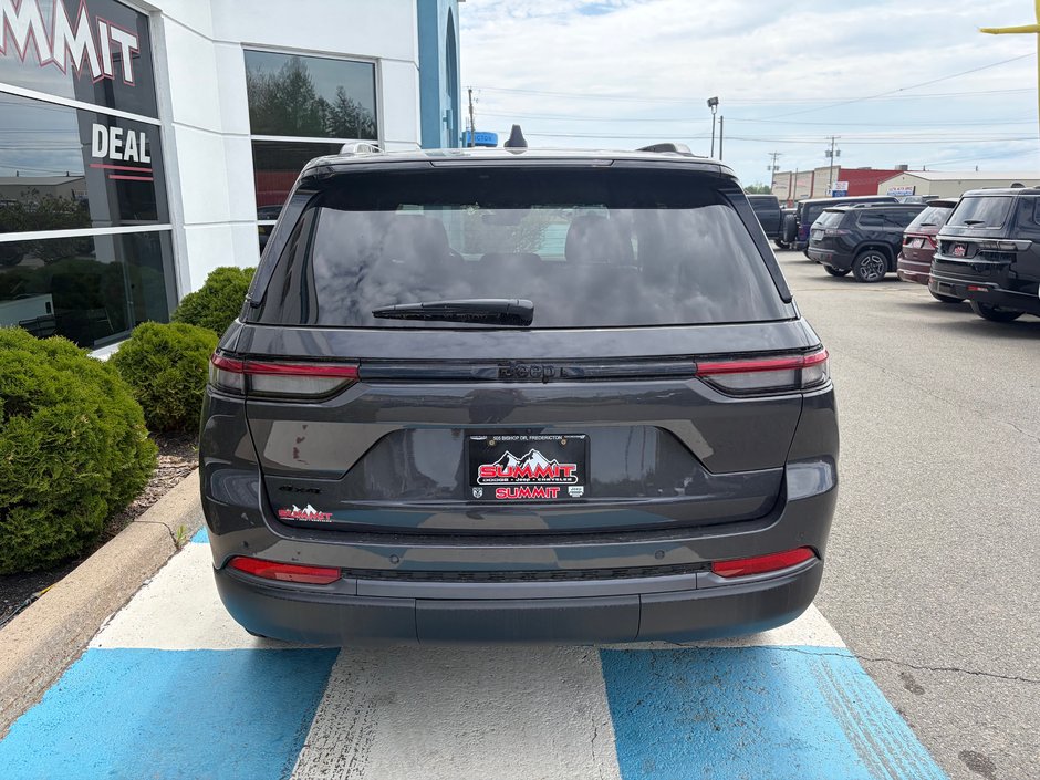 2026 Jeep Grand Cherokee ALTITUDE