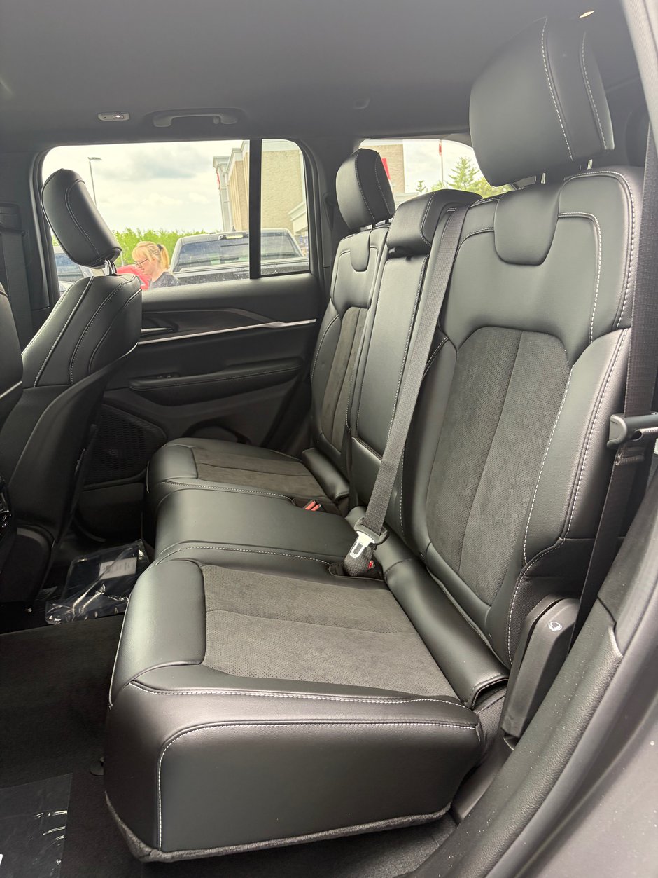 2026 Jeep Grand Cherokee ALTITUDE