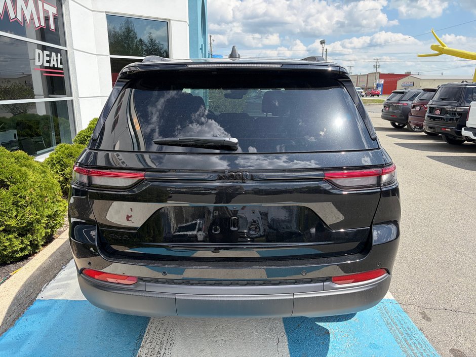 2026 Jeep Grand Cherokee ALTITUDE