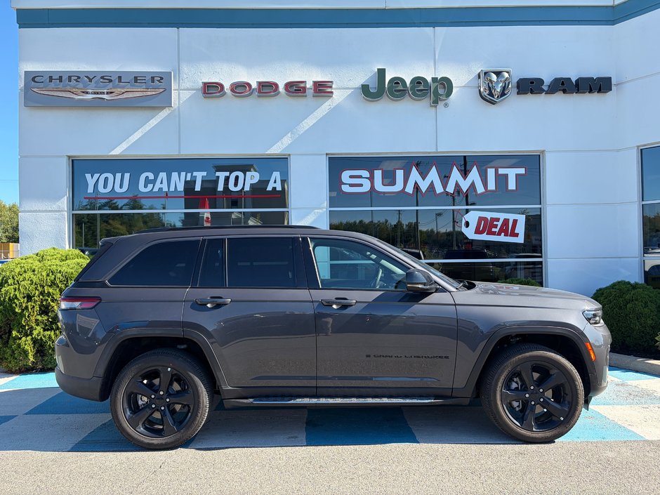 2026 Jeep GRAND CHEROKEE ALTITUDE ONLY 1,500KM! CLIENT TRADED FOR SMALLER VEHICLE! MSRP OF $70,000! SAVE MASSIVE!