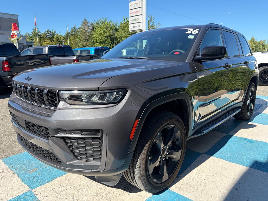 2026 Jeep GRAND CHEROKEE ALTITUDE ONLY 1,500KM! CLIENT TRADED FOR SMALLER VEHICLE! MSRP OF $70,000! SAVE MASSIVE!