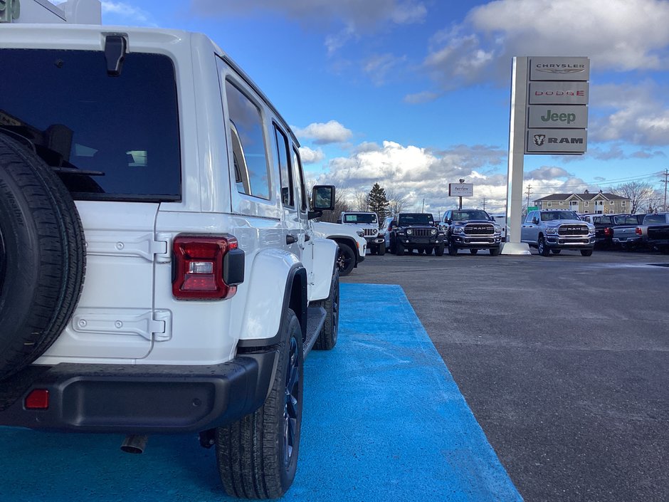 2025 Jeep Wrangler 4xe SAHARA