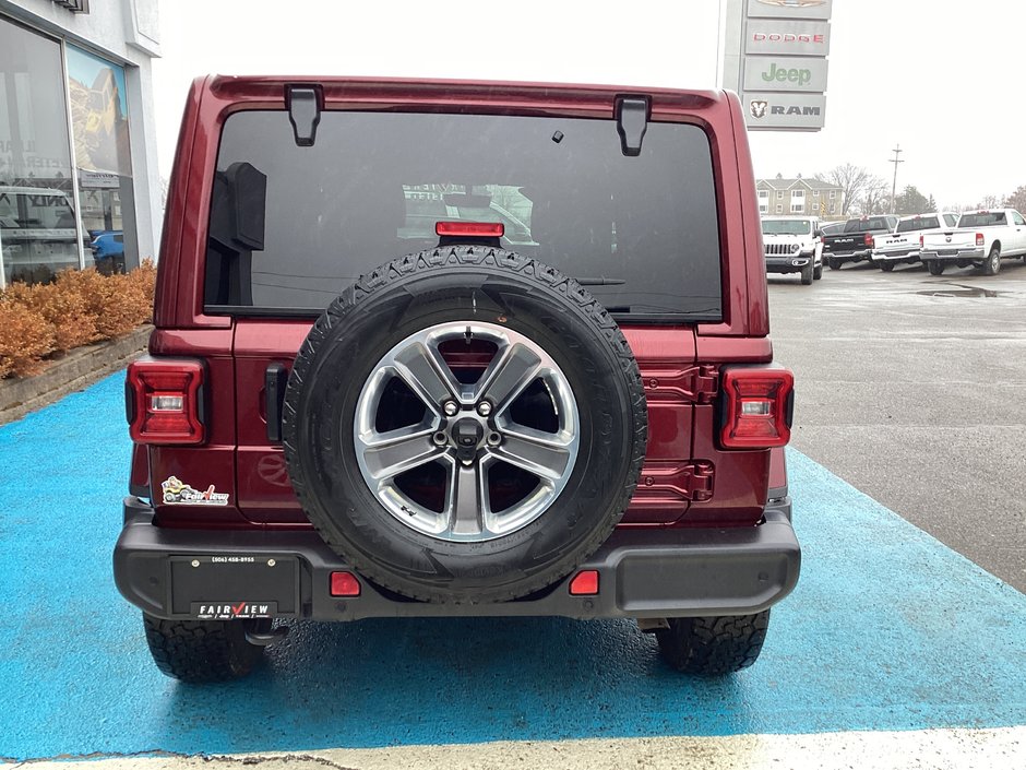 2022 Jeep Wrangler Unlimited Sahara Matching top, leather loaded