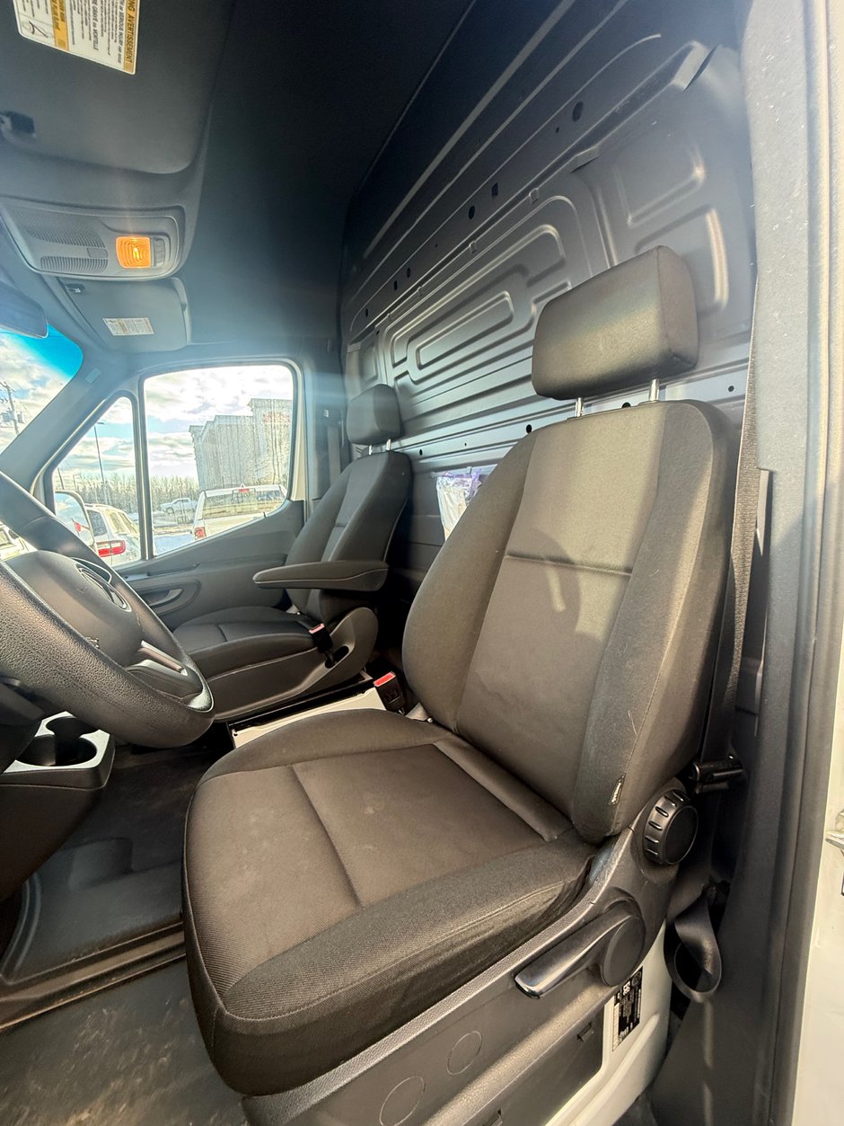 2024 Mercedes-Benz SPRINTER CARGO VAN BASE DIESEL!