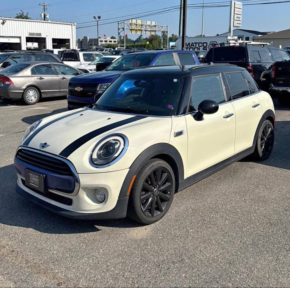 MINI Cooper Hardtop 5 Door BASE 2016