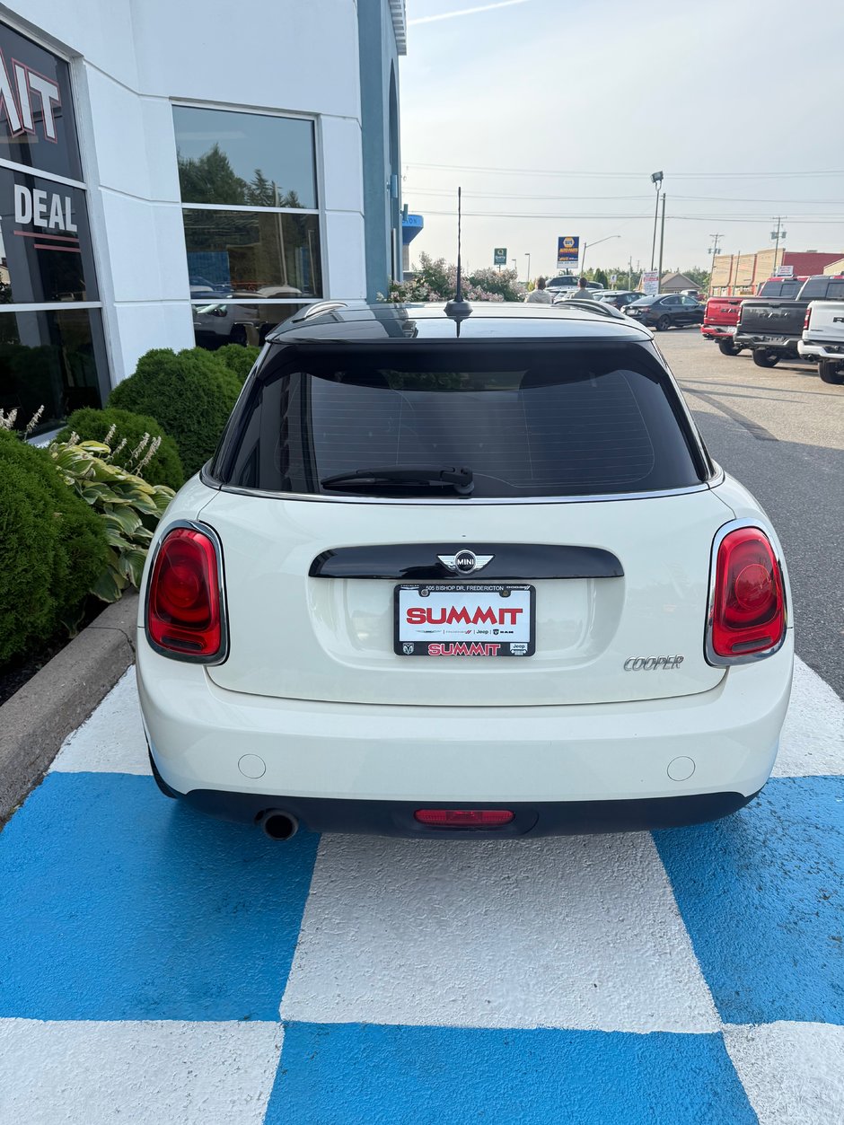 MINI Cooper Hardtop 5 Door BASE 2016