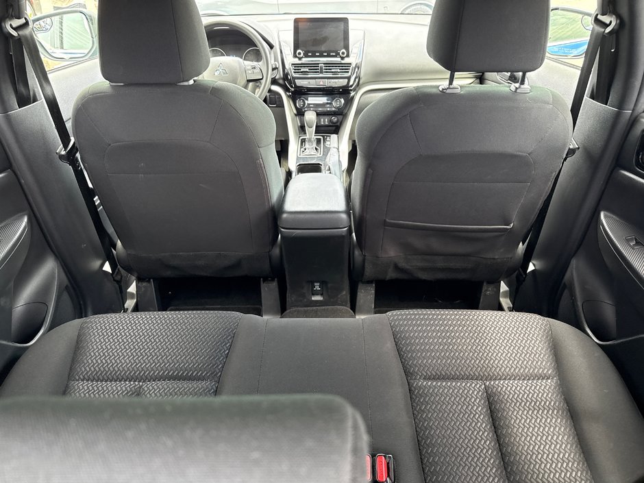 2023 Mitsubishi ECLIPSE CROSS ES AWD New tires new brake new two year MVI