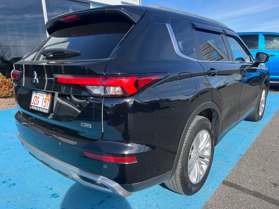 2022 Mitsubishi Outlander  Seven passenger loaded with sunroof, heated seats, etc.