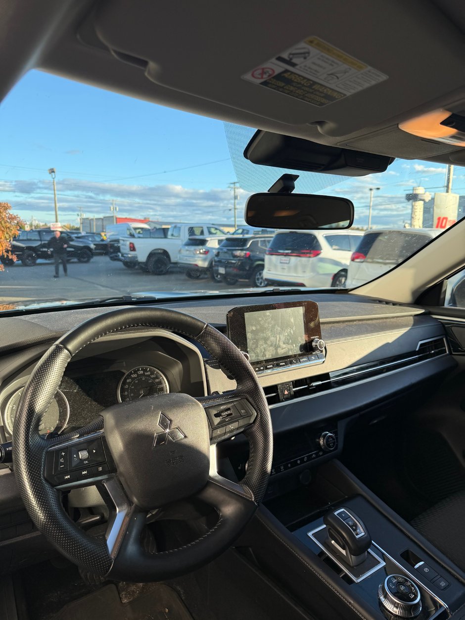 2022 Mitsubishi OUTLANDER ES