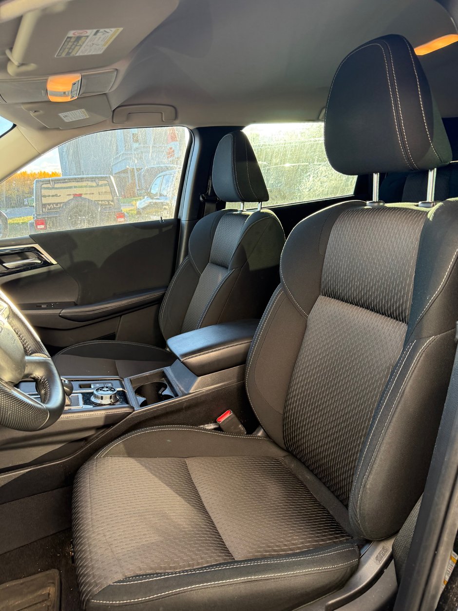 2022 Mitsubishi OUTLANDER ES