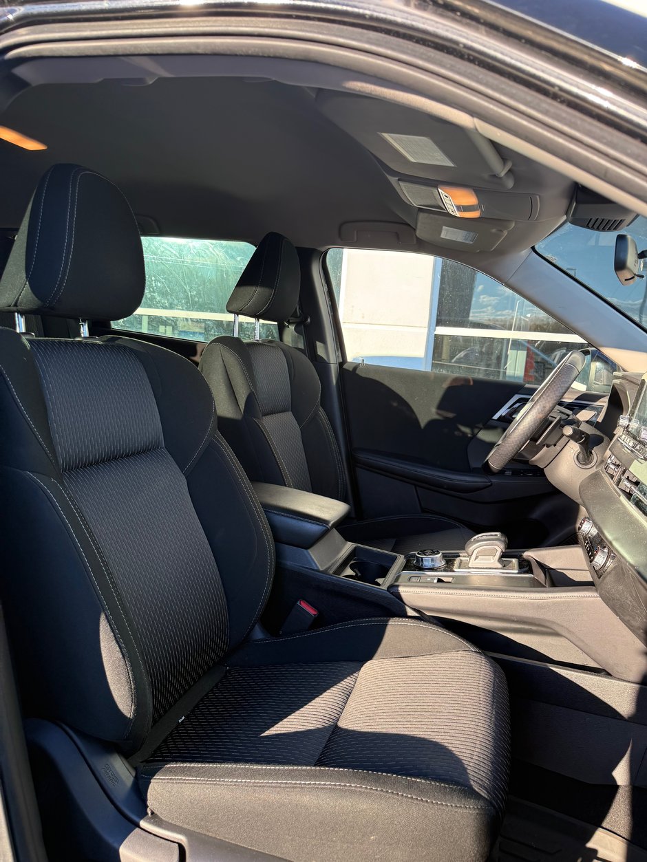2022 Mitsubishi OUTLANDER ES