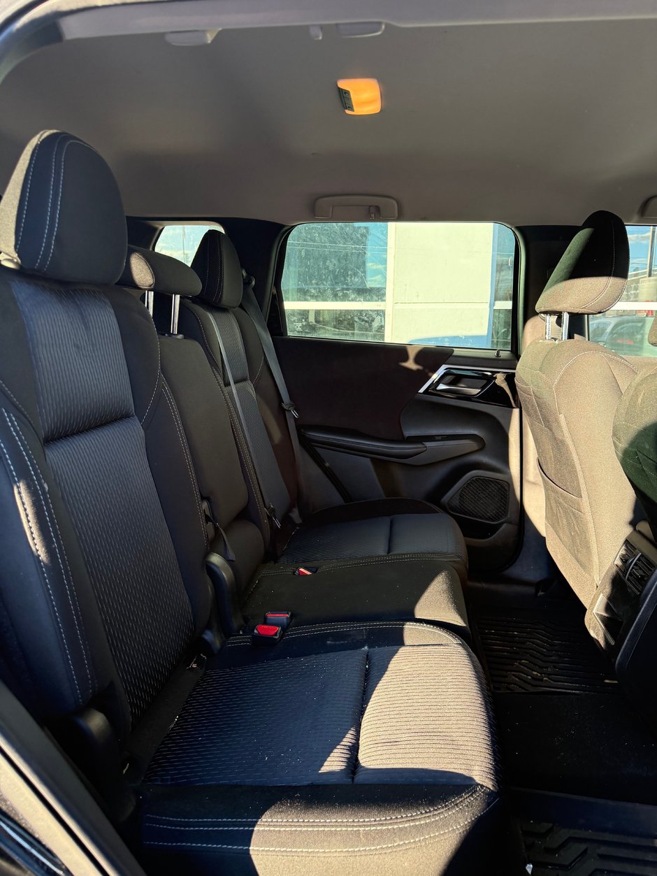 2022 Mitsubishi OUTLANDER ES
