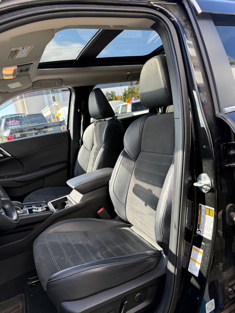 2023 Mitsubishi OUTLANDER SE