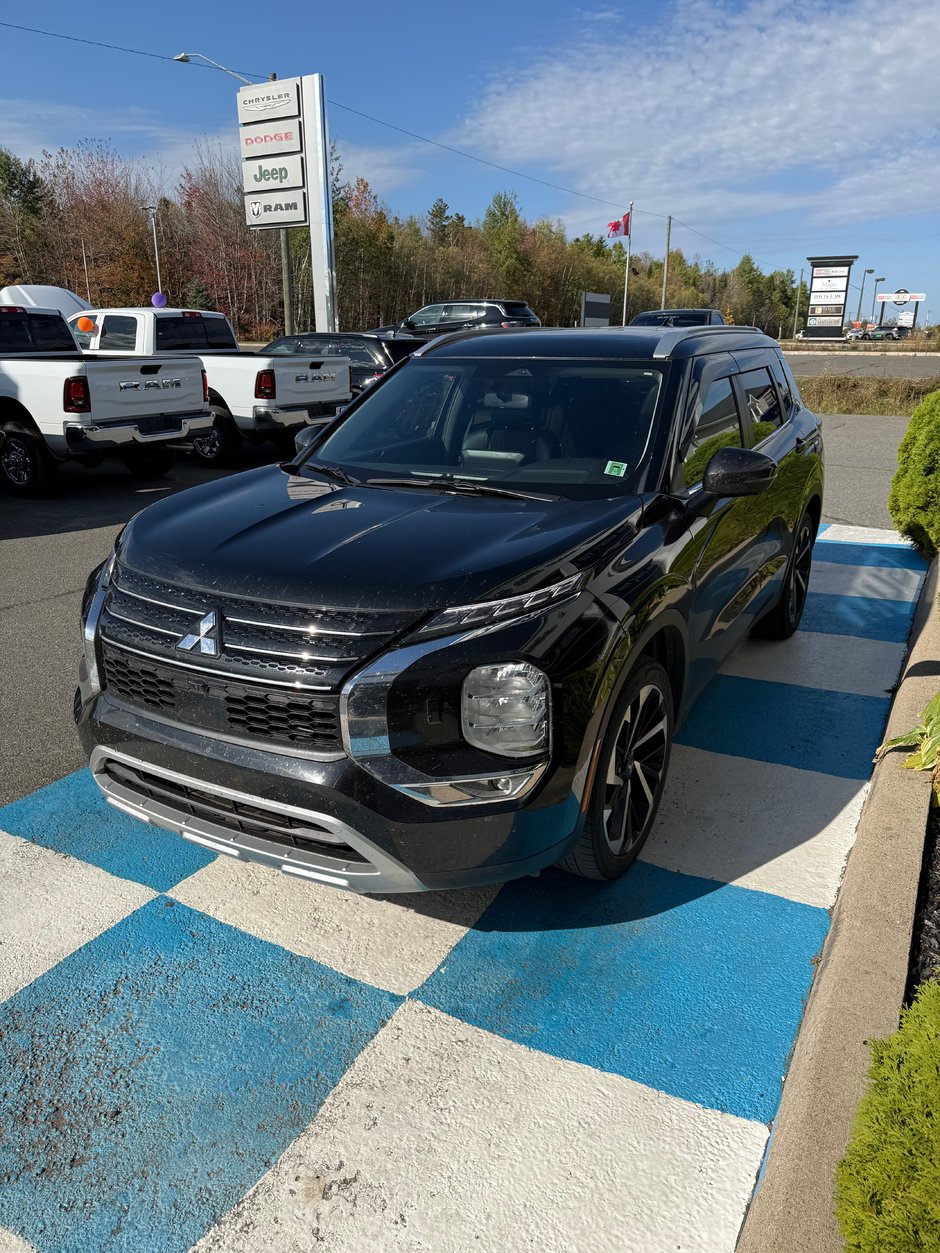 2023 Mitsubishi OUTLANDER SE