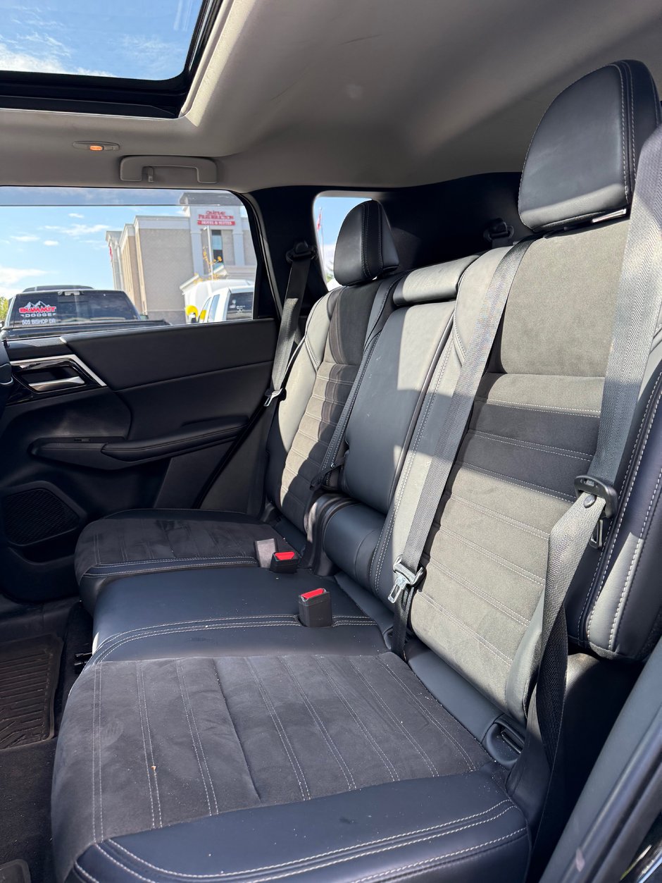2023 Mitsubishi OUTLANDER SE