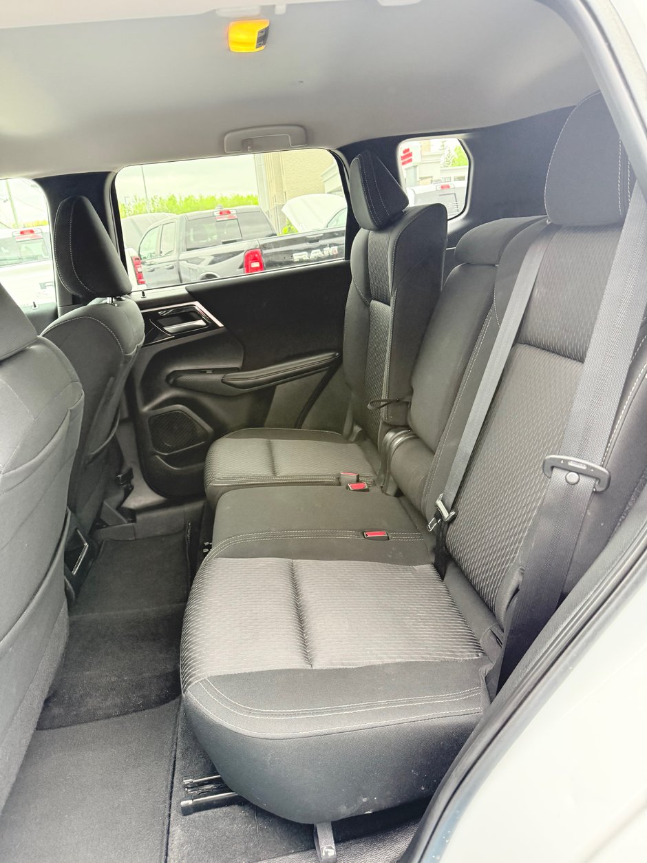 Mitsubishi Outlander ES 2024