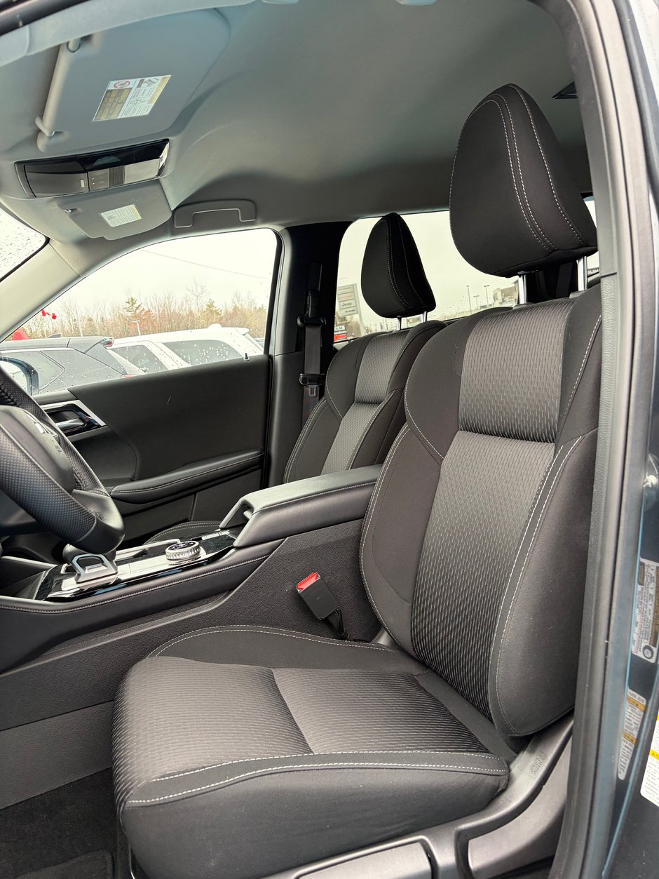 2025 Mitsubishi OUTLANDER ES
