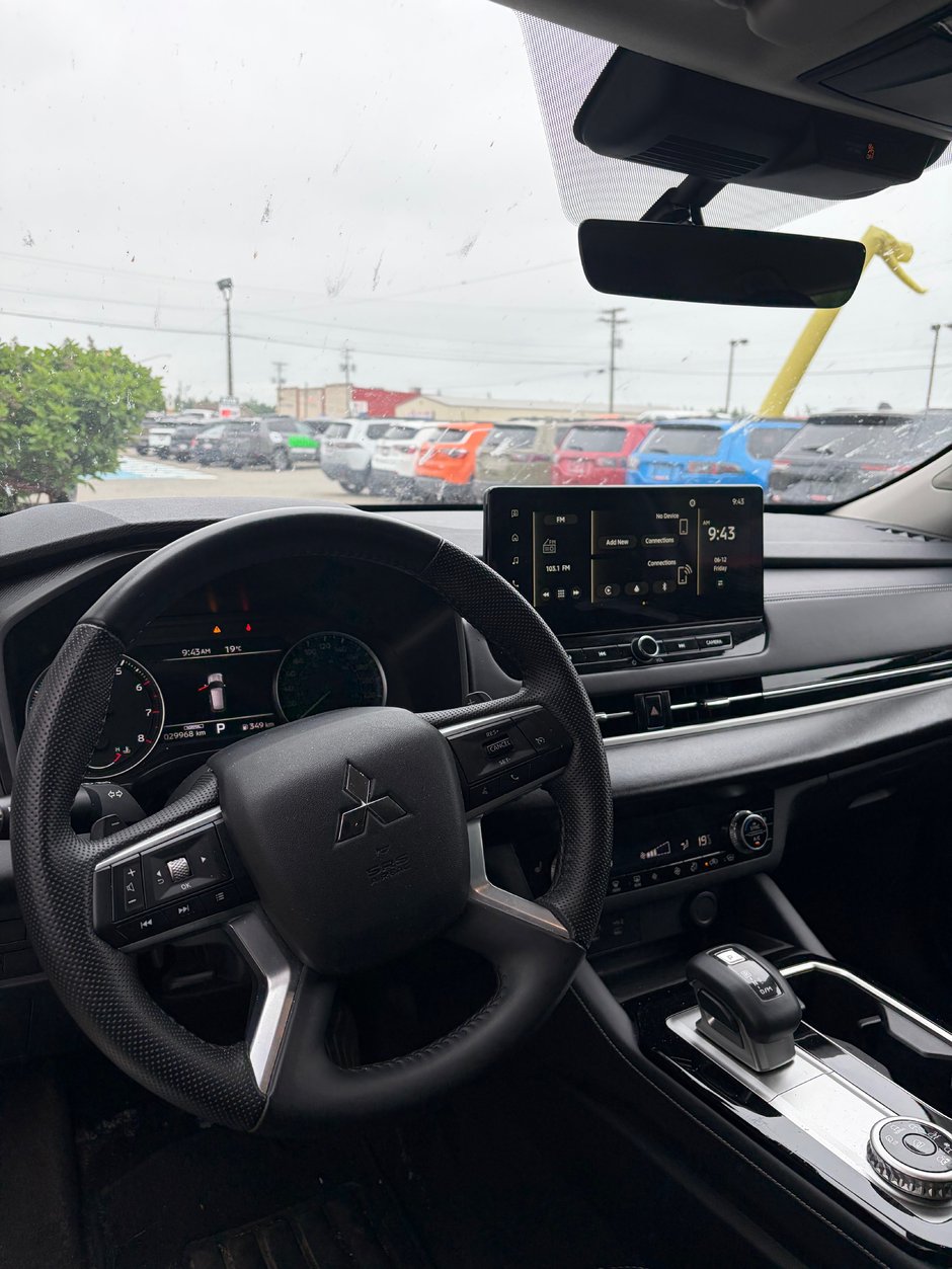 2025 Mitsubishi OUTLANDER ES