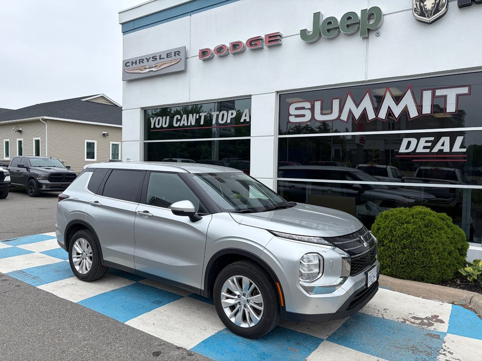 2025 Mitsubishi OUTLANDER ES