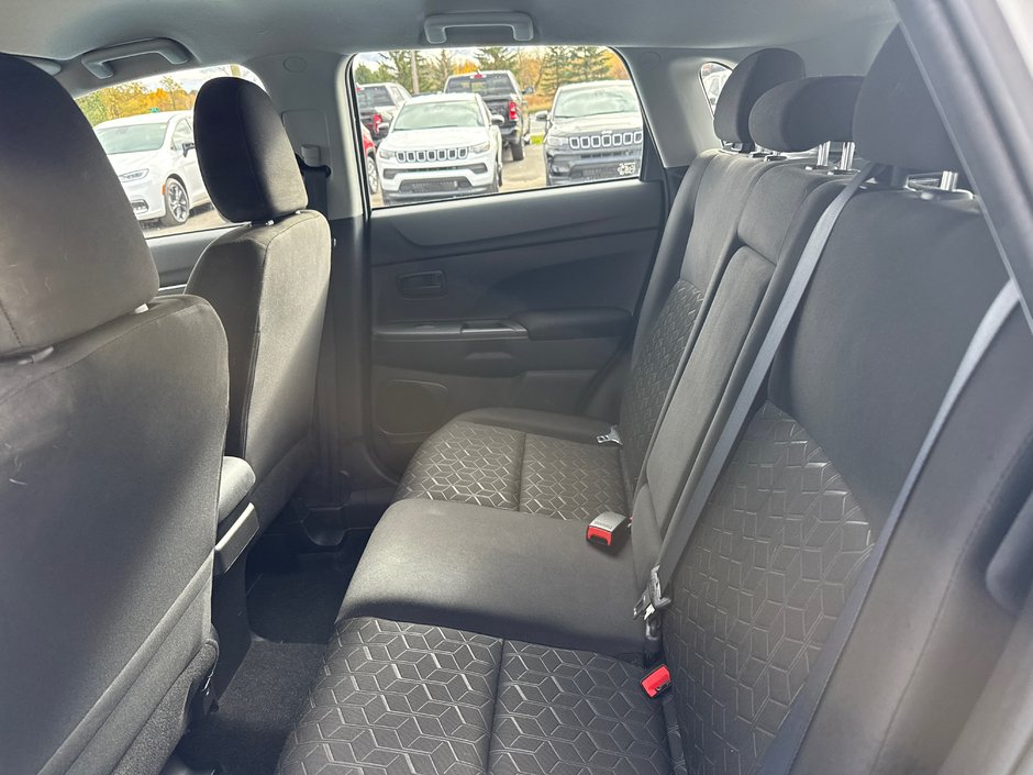 2021 Mitsubishi RVR ES