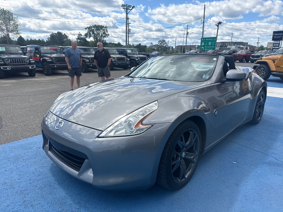 2010 Nissan 370Z Touring Showroom condition NEW MVI