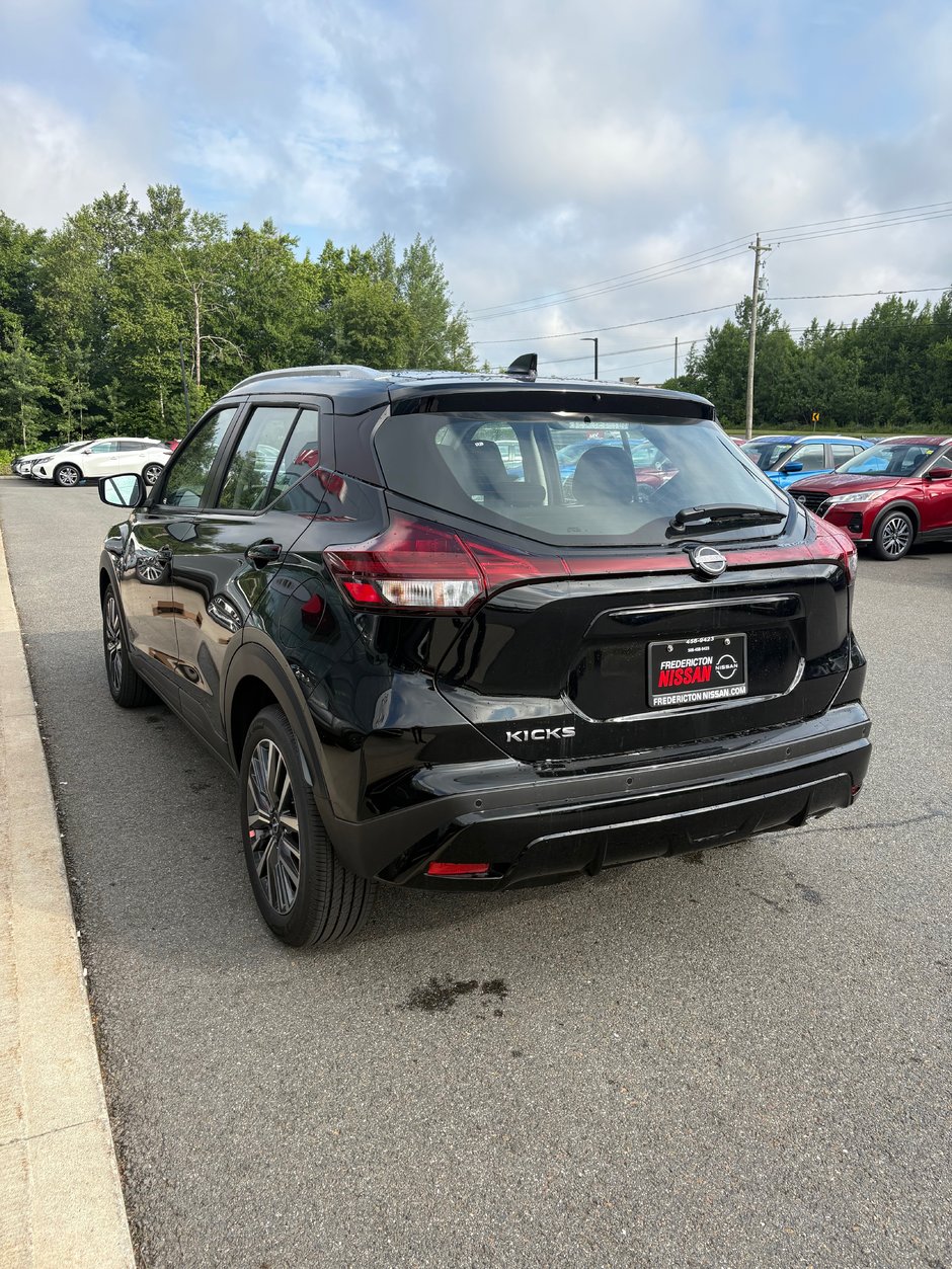 2025 Nissan Kicks Play SV