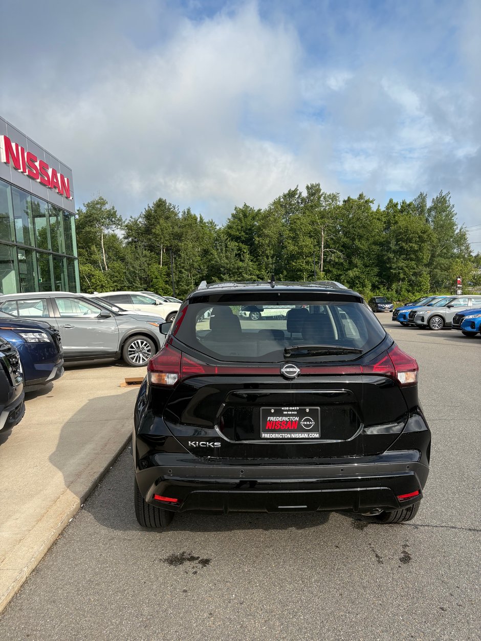 2025 Nissan Kicks Play SV